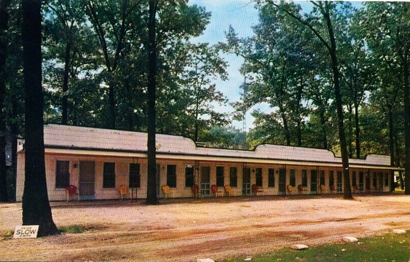 Edgewood Court Motel - Vintage Postcard (newer photo)